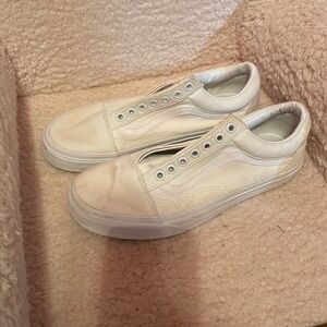I’m selling my vans. I don’t know how to properly wash them they turned yellow